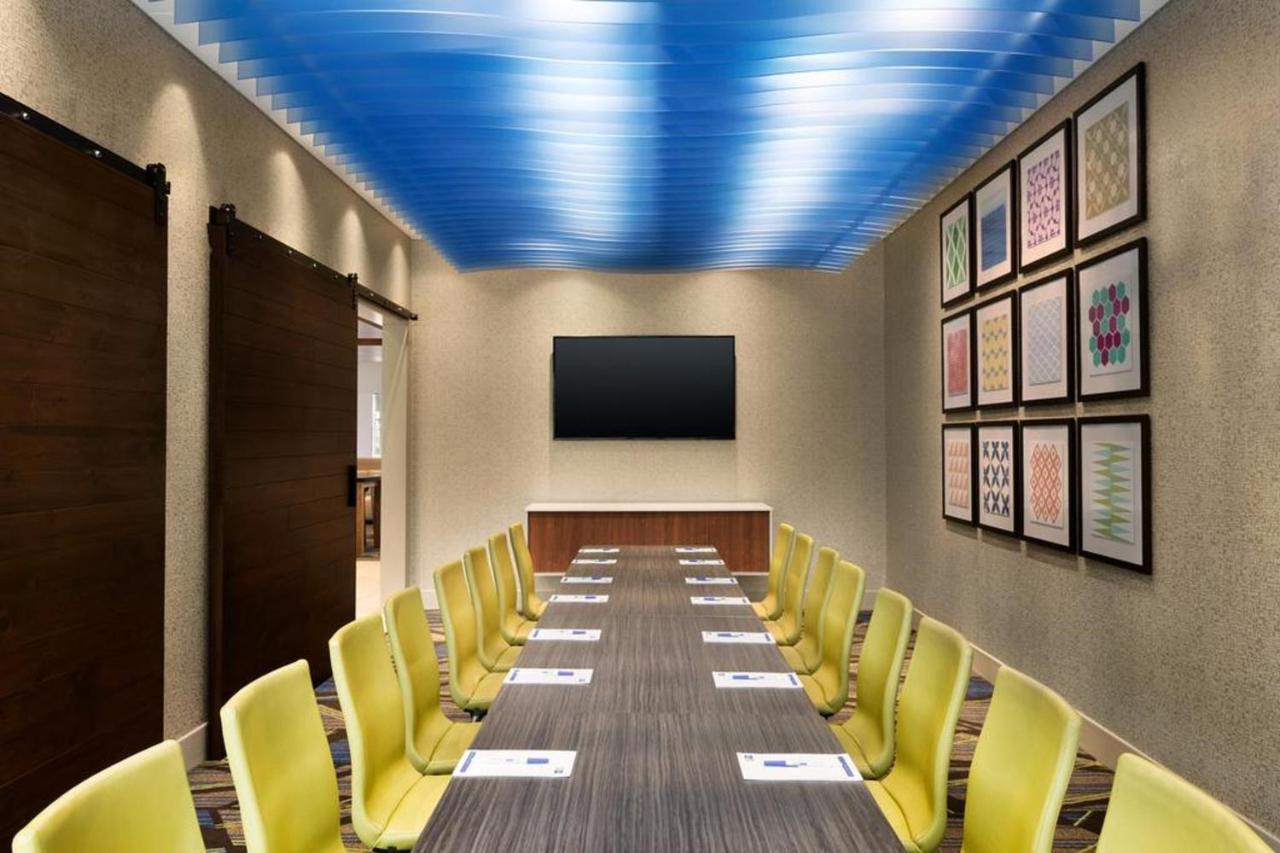 Holiday Inn Express & Suites - Dallas Market Center By Ihg Buitenkant foto