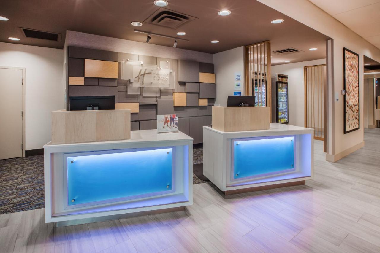 Holiday Inn Express & Suites - Dallas Market Center By Ihg Buitenkant foto