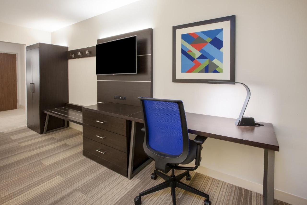 Holiday Inn Express & Suites - Dallas Market Center By Ihg Buitenkant foto