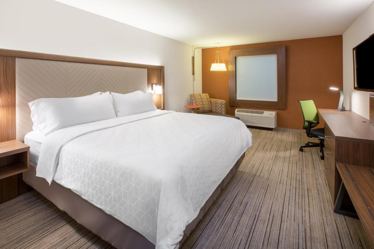 Holiday Inn Express & Suites - Dallas Market Center By Ihg Buitenkant foto