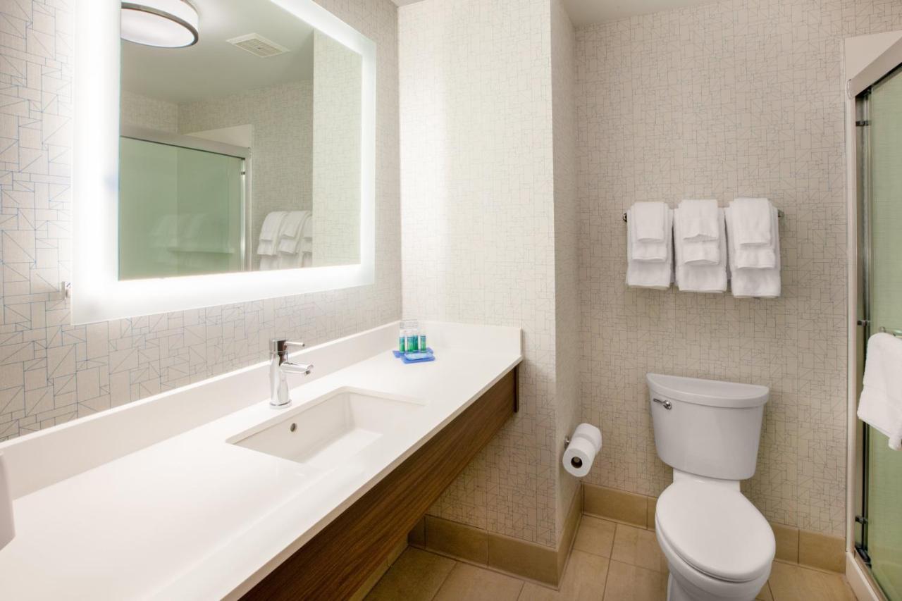 Holiday Inn Express & Suites - Dallas Market Center By Ihg Buitenkant foto