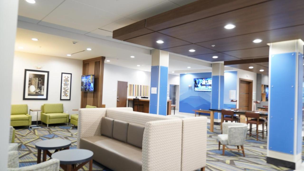 Holiday Inn Express & Suites - Dallas Market Center By Ihg Buitenkant foto