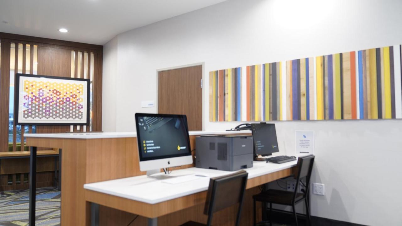 Holiday Inn Express & Suites - Dallas Market Center By Ihg Buitenkant foto